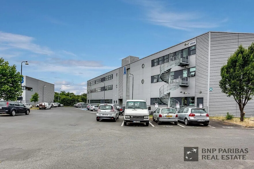 Flex in Ivry-sur-Seine for lease - Building Photo - Image 2 of 7