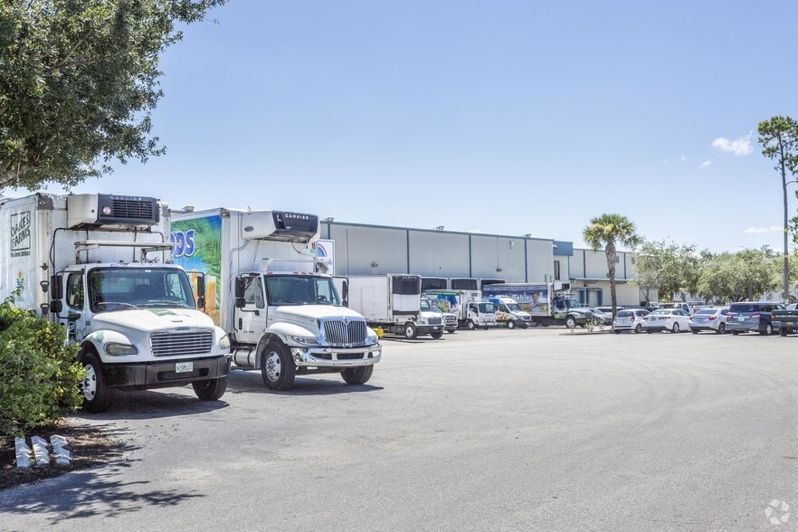 4206 Mercantile Ave, Naples, FL for lease - Building Photo - Image 3 of 12