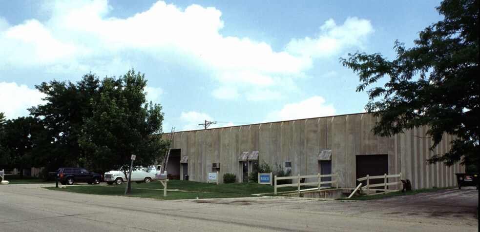 803-907 Industrial Dr, West Chicago, IL à louer - Photo du bâtiment - Image 3 de 22