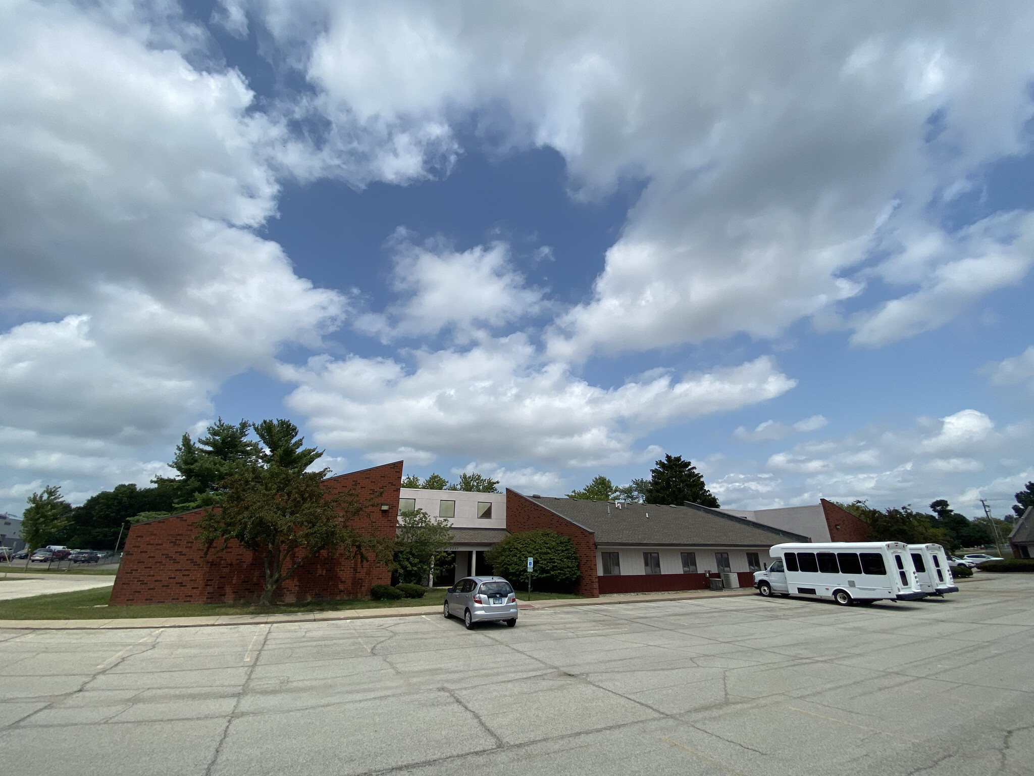 2005-2007 Round Barn Rd, Champaign, IL for sale Building Photo- Image 1 of 1