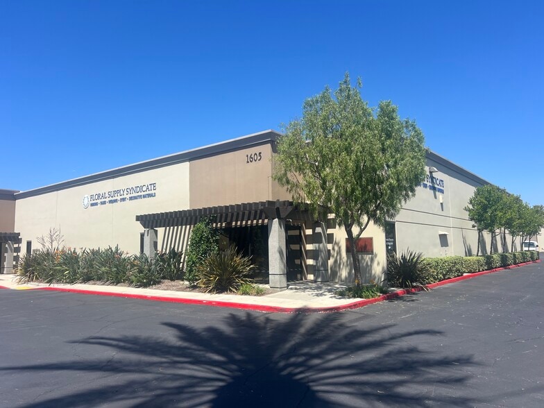 1601-1605 E McFadden Ave, Santa Ana, CA for sale - Building Photo - Image 3 of 4