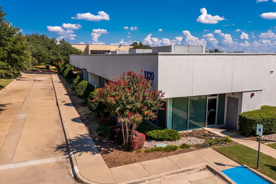 1320 W Walnut Hill Ln, Irving, TX à louer - Photo du bâtiment - Image 2 de 40