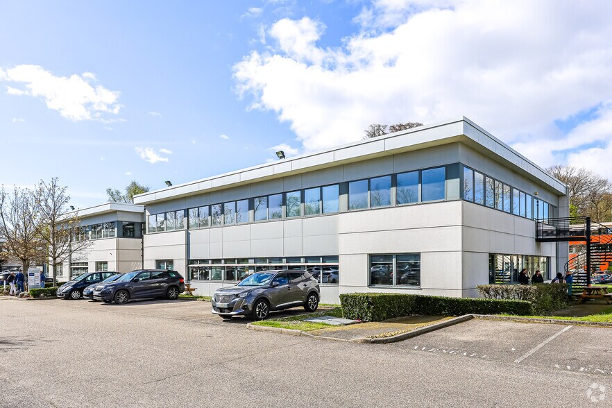 3 Allée Des Séquoias, Limonest à louer - Photo du bâtiment - Image 2 de 10