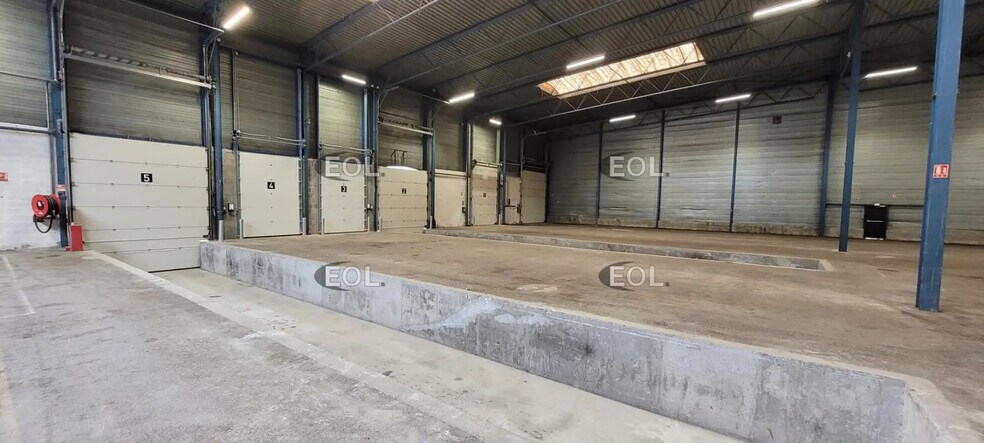 Industrial in Corbas for lease - Interior Photo - Image 3 of 9