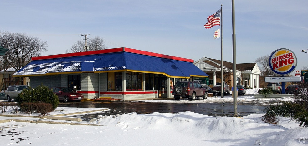 590 Roosevelt Rd, Glen Ellyn, IL for lease - Building Photo - Image 2 of 8