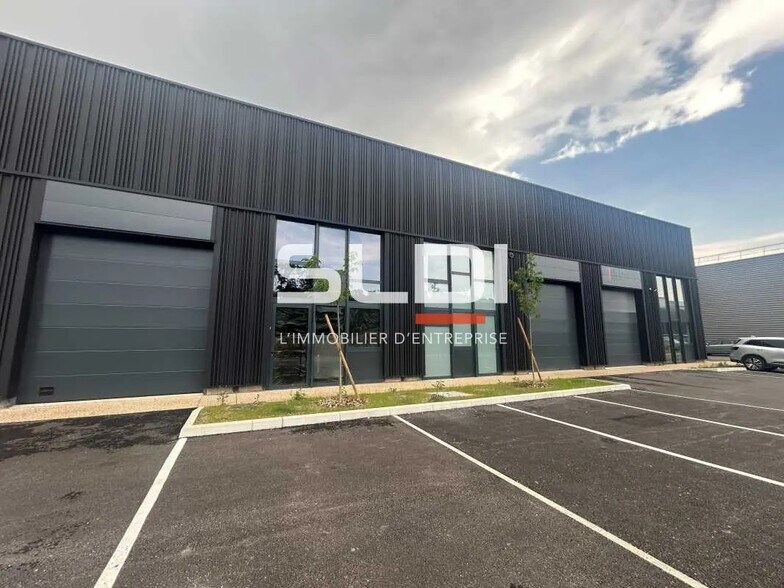 Flex in Trévoux for lease - Building Photo - Image 3 of 8