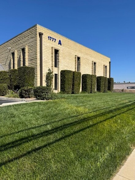 1777 W Arrow, Upland, CA à louer - Photo du bâtiment - Image 3 de 3