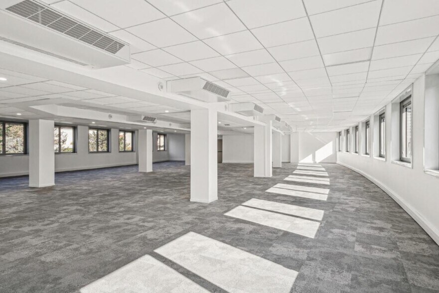 Office in Lyon for lease - Interior Photo - Image 1 of 9
