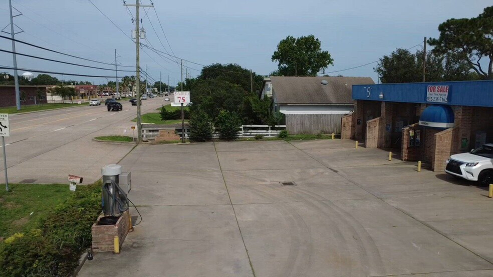2717 1/2 25th Ave N, Texas City, TX à vendre - Vidéo sur l’inscription commerciale - Image 2 de 8