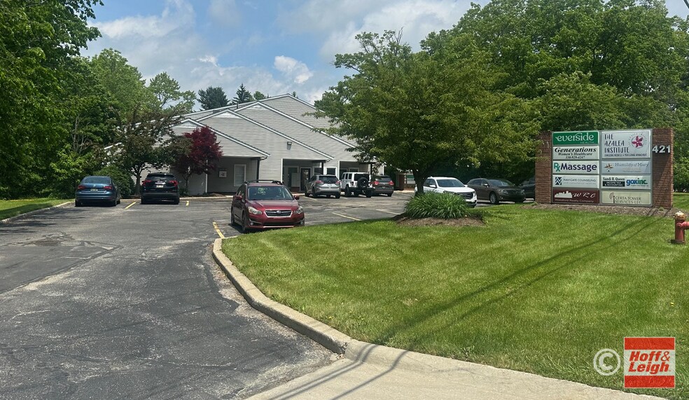 421 Graham Rd, Cuyahoga Falls, OH à louer - Photo du bâtiment - Image 1 de 4