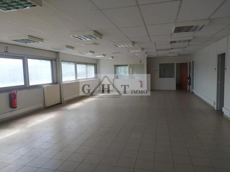 Bureau dans Torcy à louer - Photo intérieure - Image 3 de 9