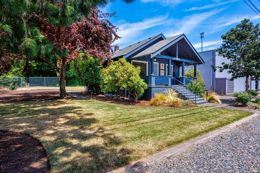 2105 SE Ochoco St, Portland, OR à vendre - Photo du bâtiment - Image 3 de 53