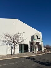 990 N Hills Blvd, Reno, NV à louer Photo du bâtiment- Image 2 de 2