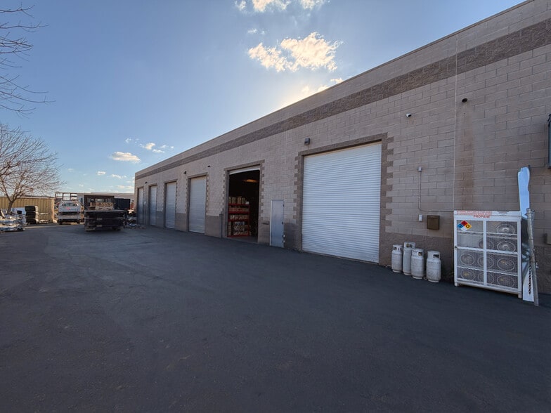 4025 W Ashcroft Ave, Fresno, CA for lease - Building Photo - Image 2 of 2