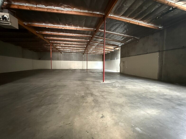 6917-6921 Valjean Ave, Van Nuys, CA à louer - Photo du bâtiment - Image 2 de 15