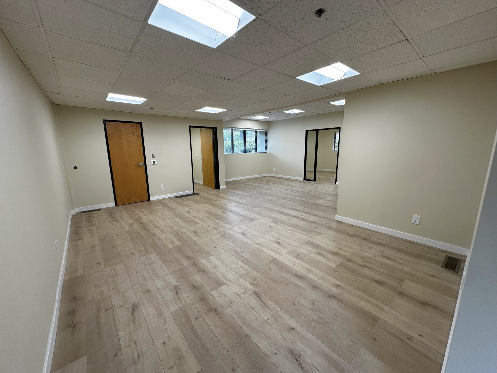 4035 E Thousand Oaks Blvd, Westlake Village, CA for lease Interior Photo- Image 1 of 9
