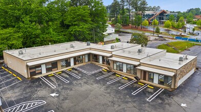 1401 Applewood Dr, Dalton, GA for lease Interior Photo- Image 1 of 18