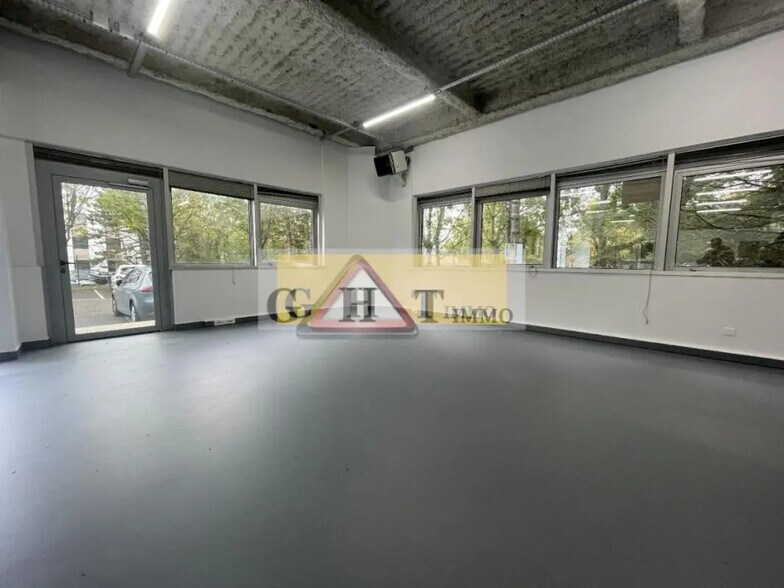 Industriel dans Les Ulis à louer - Photo du bâtiment - Image 3 de 15