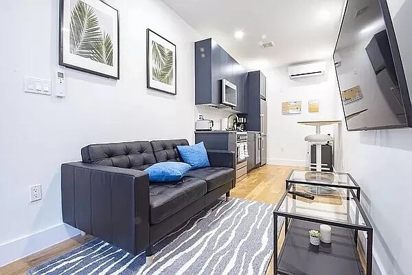17-26 Woodbine St, Ridgewood, NY à vendre - Photo intérieure - Image 3 de 6