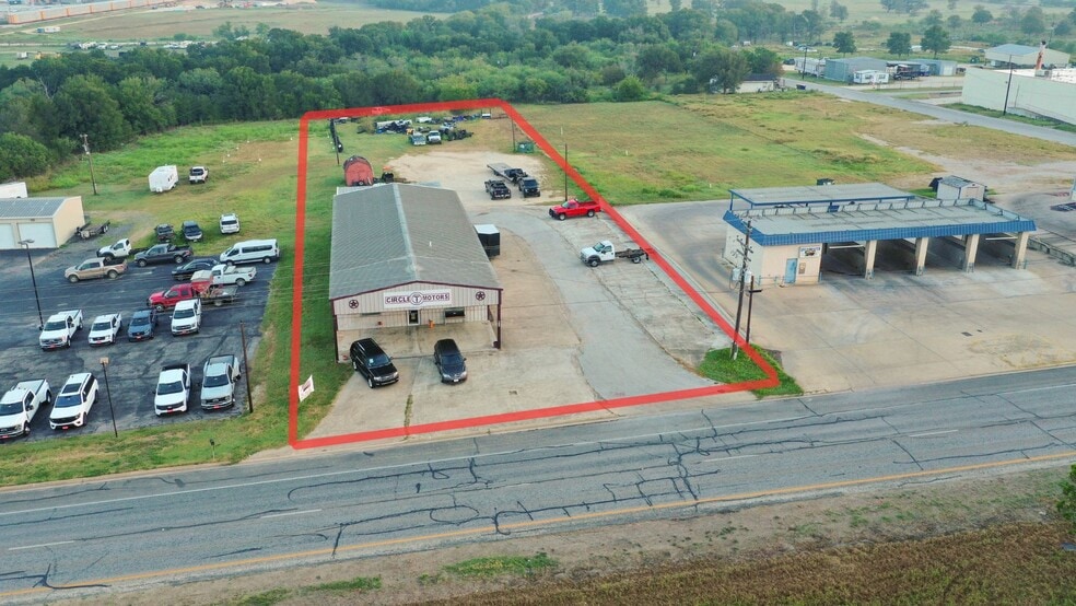 1505 E Sarah Dewitt Dr, Gonzales, TX for sale - Building Photo - Image 3 of 10