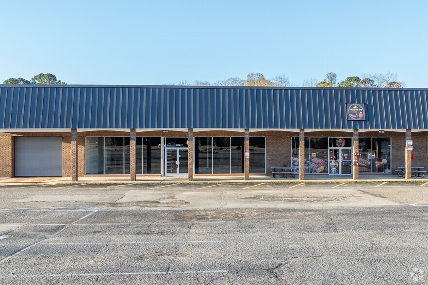 1543 W Market St, Smithfield, NC à louer - Photo du bâtiment - Image 2 de 8