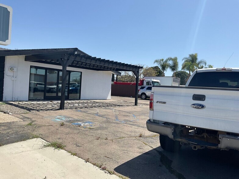 9325 Jamacha Blvd, Spring Valley, CA à vendre - Photo du bâtiment - Image 2 de 15