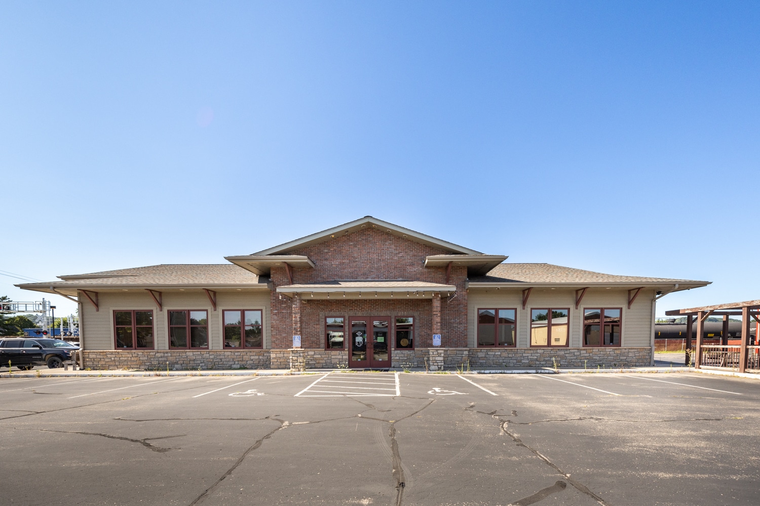 800 W Lyon Ave, Lake City, MN à louer Photo du bâtiment- Image 1 de 35