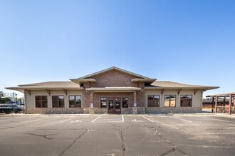 800 W Lyon Ave, Lake City, MN à louer Photo du bâtiment- Image 1 de 35