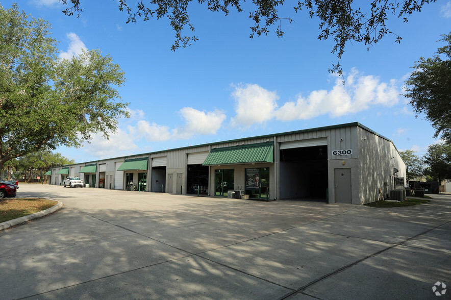 6300 Tower Ln, Sarasota, FL for lease - Primary Photo - Image 1 of 6