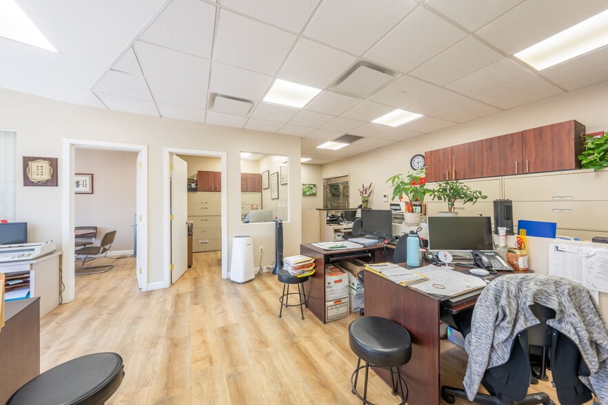 17 Chatham Sq, New York, NY for lease - Building Photo - Image 2 of 9