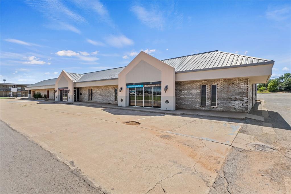 211 N Illinois St, Weatherford, OK for sale Primary Photo- Image 1 of 2