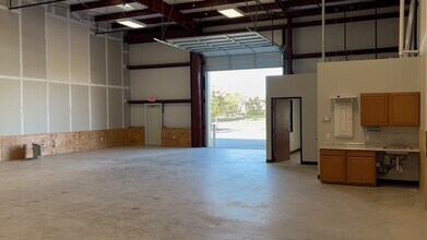 335 Warehouse Dr, Buda, TX for lease - Commercial Listing Video 