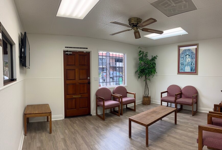1654 E 4th St, Santa Ana, CA for lease - Lobby - Image 2 of 26