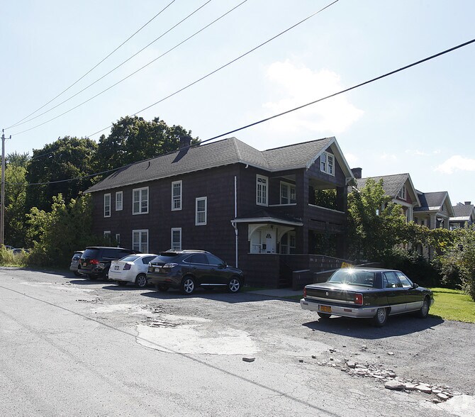 2701 Genesee St, Utica, NY à vendre - Photo du bâtiment - Image 2 de 7