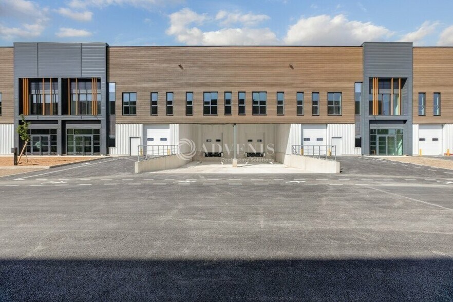 9 Avenue Jeanne Garnerin, Wissous for lease - Building Photo - Image 2 of 8