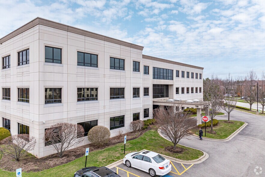 750 Fletcher Dr, Elgin, IL à louer - Photo du bâtiment - Image 2 de 5