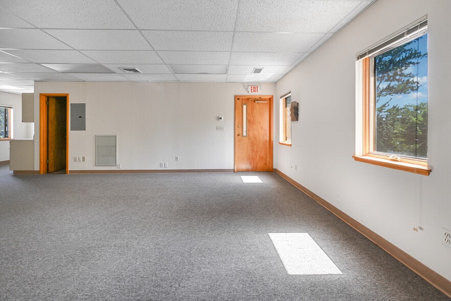 15 Rockland Ter, Verona, NJ for lease - Interior Photo - Image 2 of 19