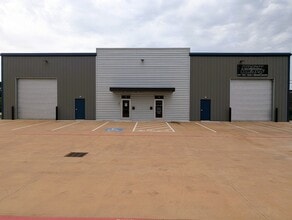 16311-16315 Dundee Rd, Cypress, TX for lease Interior Photo- Image 1 of 8