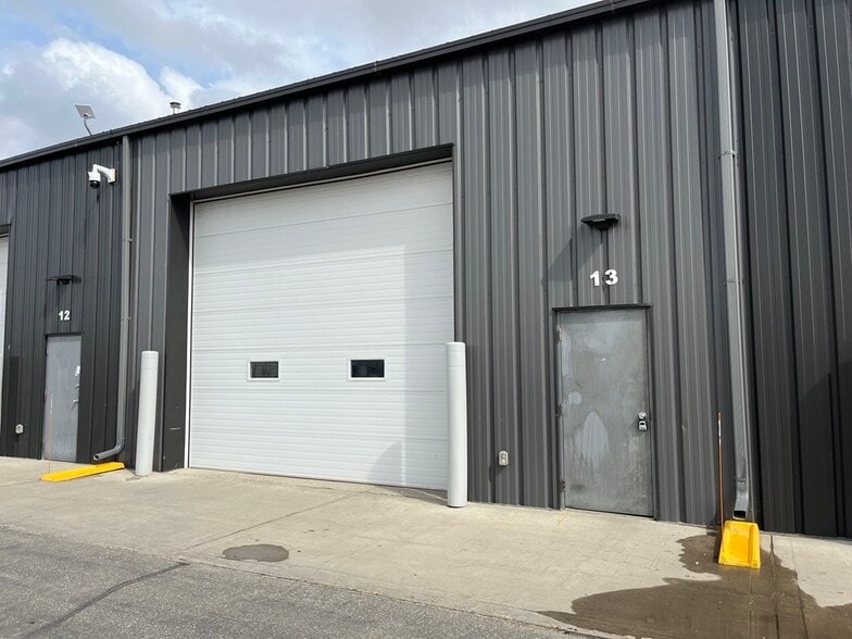520 Solomon Dr, Regina, SK à louer - Photo du bâtiment - Image 2 de 7