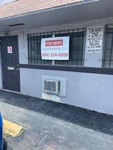 267-269 NE 32nd Ct, Oakland Park, FL for lease Building Photo- Image 2 of 11