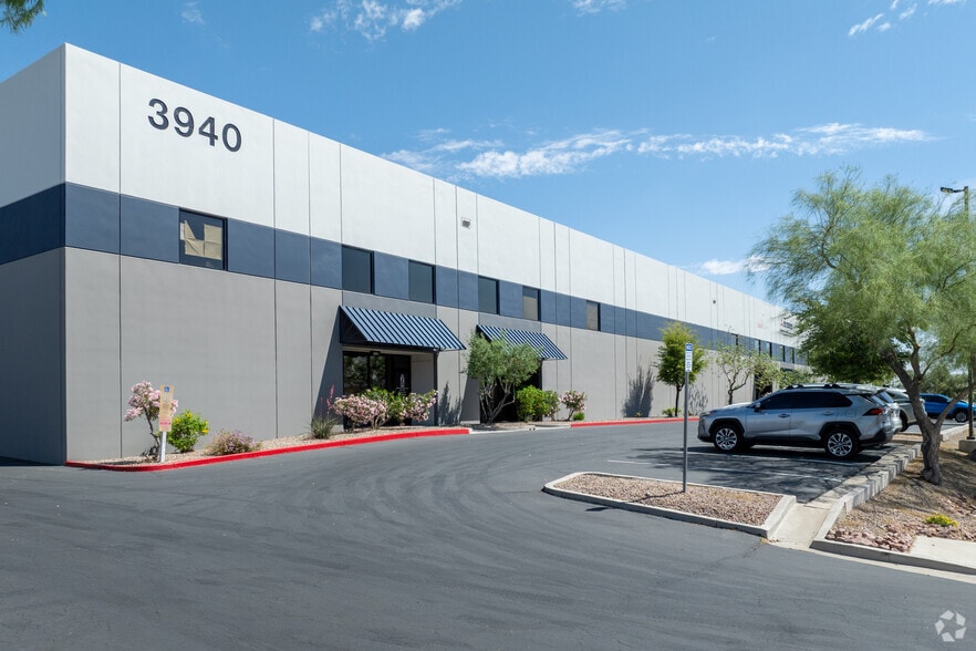 3940 E Craig Rd, North Las Vegas, NV for lease - Primary Photo - Image 1 of 3