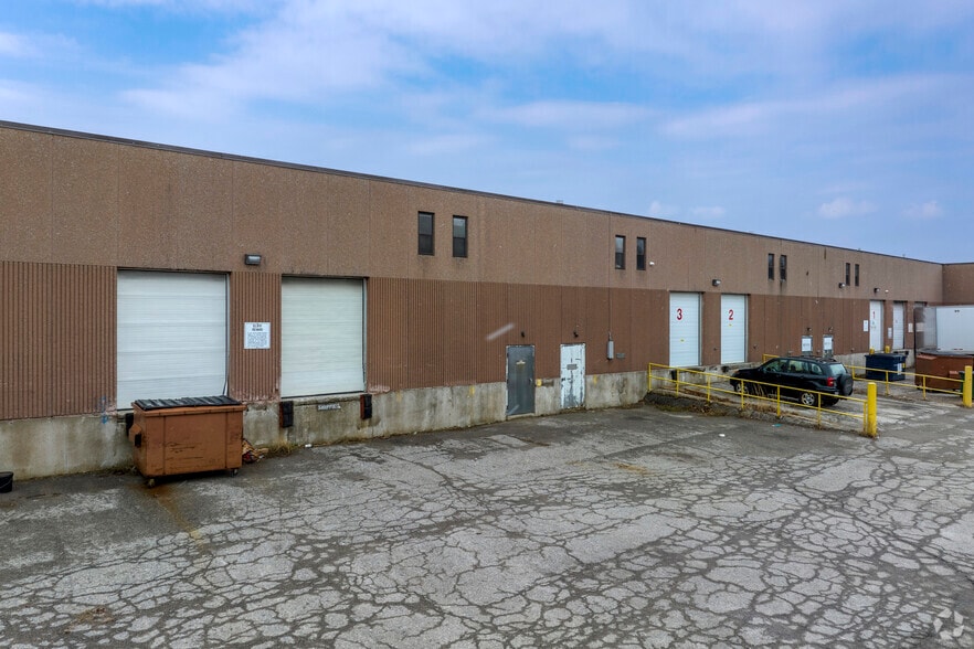 370 Tapscott Rd, Toronto, ON à louer - Photo du bâtiment - Image 3 de 5