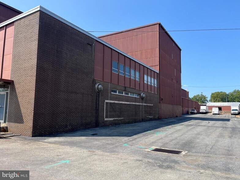 236 S Cherry St, Manheim, PA à louer - Photo du bâtiment - Image 2 de 27