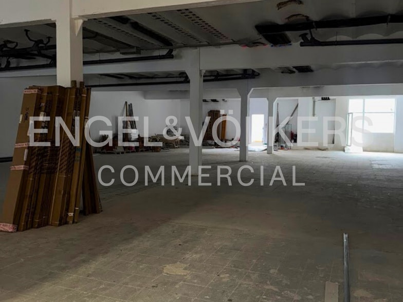 Retail in Madrid, Madrid for lease - Building Photo - Image 2 of 2