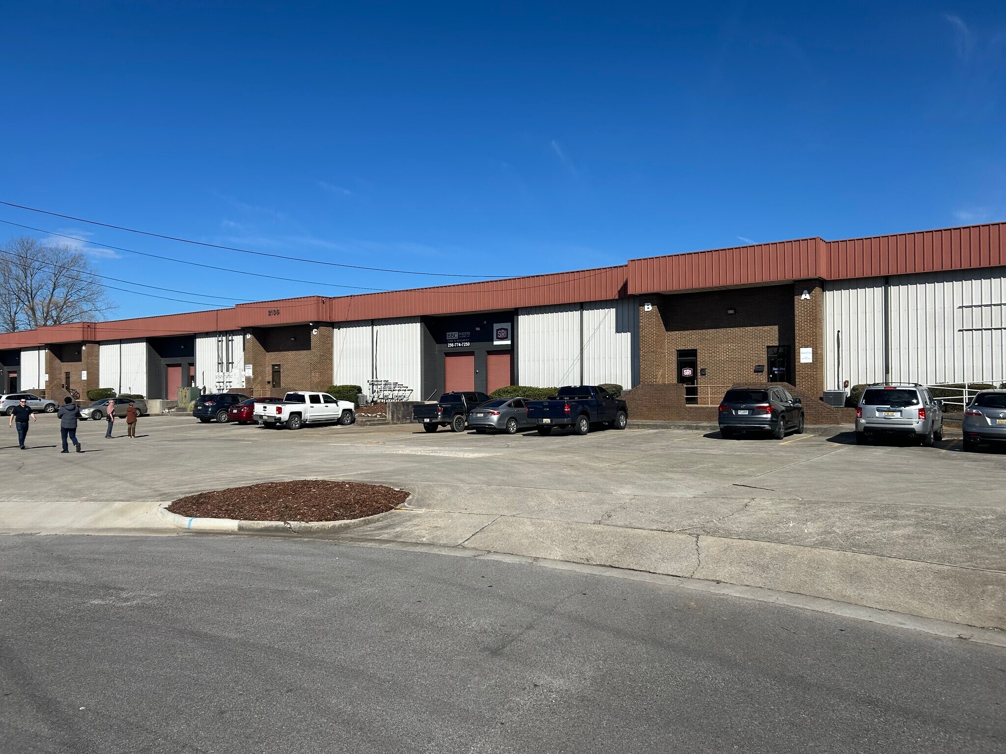 2106 West Ferry Way, Huntsville, AL for lease Building Photo- Image 1 of 9