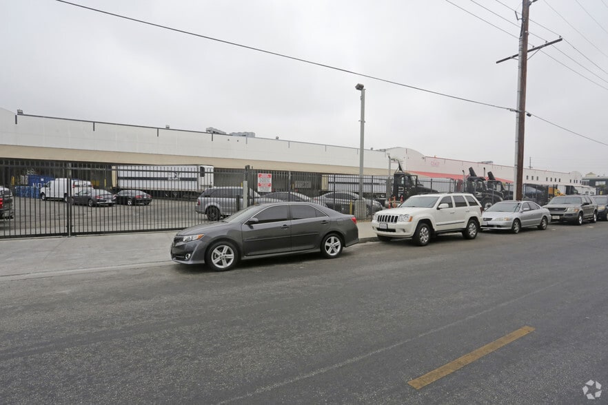 1701-1761 Bay St, Los Angeles, CA for lease - Building Photo - Image 2 of 8