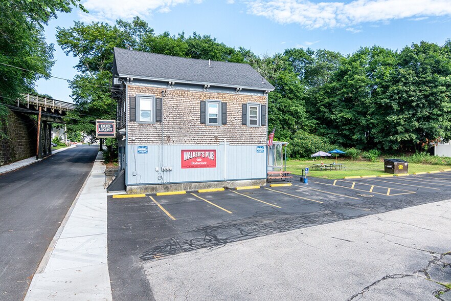 104 Canal St, Blackstone, MA à vendre - Photo du bâtiment - Image 2 de 41