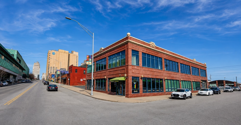 1625-1627 Oak St, Kansas City, MO à louer - Photo du bâtiment - Image 2 de 24