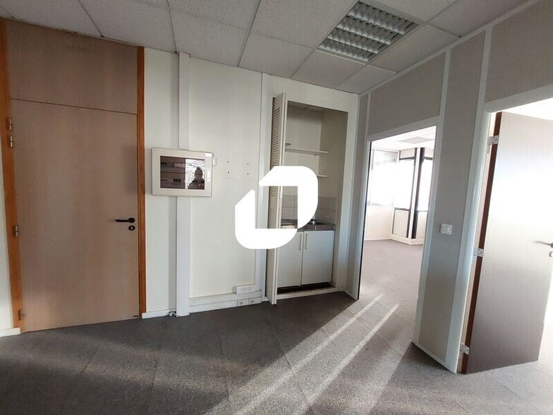 Boulevard Des Chênes, Guyancourt for lease - Interior Photo - Image 3 of 9