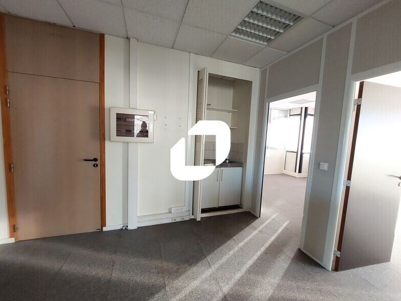 Boulevard Des Chênes, Guyancourt for lease - Interior Photo - Image 3 of 9